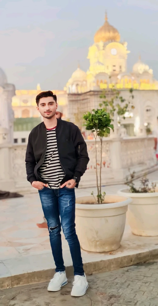 I-upload ni Saurabh Kumar ang larawan
