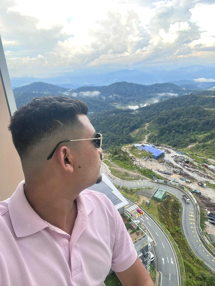 I-upload ni Adnan ang larawan