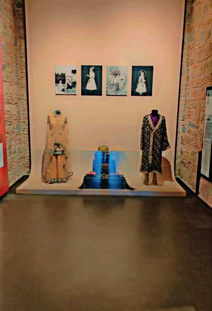 Clothes to wear by mughal king and mughal Queen's