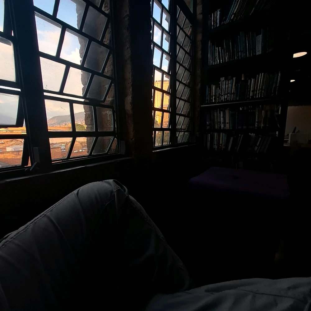 Literalmente no sé como usar esta App pero es el único lugar donde creo que nadie me puede encontrar, so...