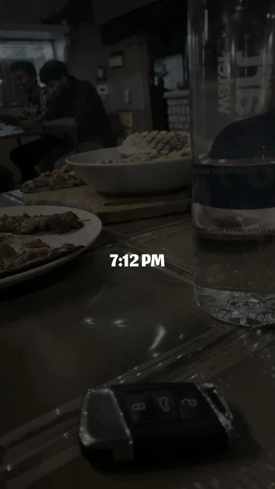 Food is to go place 🩶