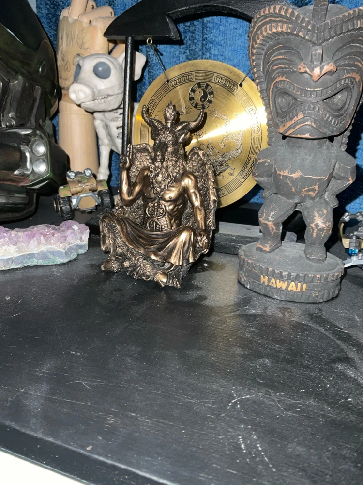 Got this Baphomet statue today 🤘