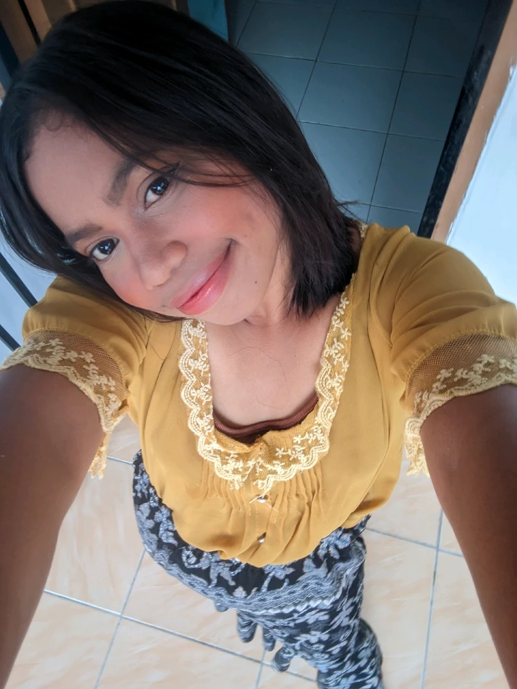 I-upload ni Felicia ang larawan