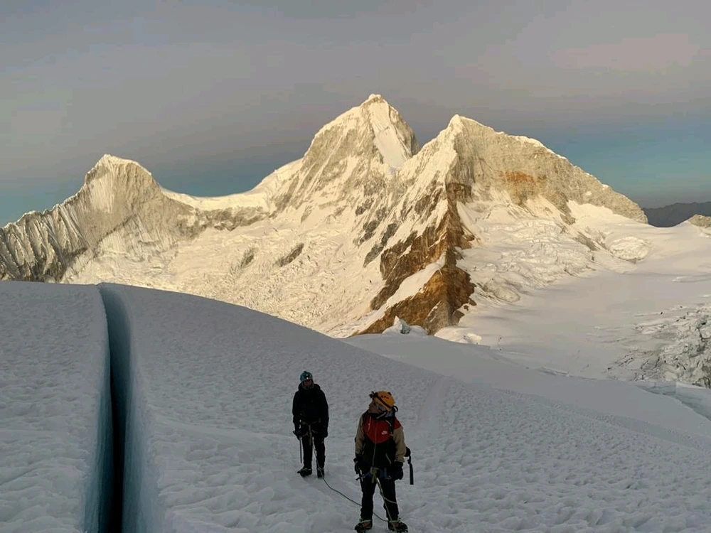 Realizando la cumbre al nevado pisco, ubicado en la cordillera blanca.