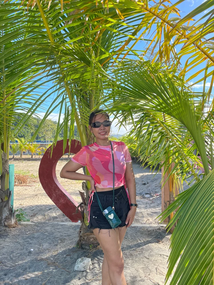 I-upload ni Livia ang larawan