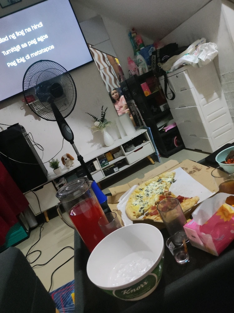 I-upload ni Justin ang larawan