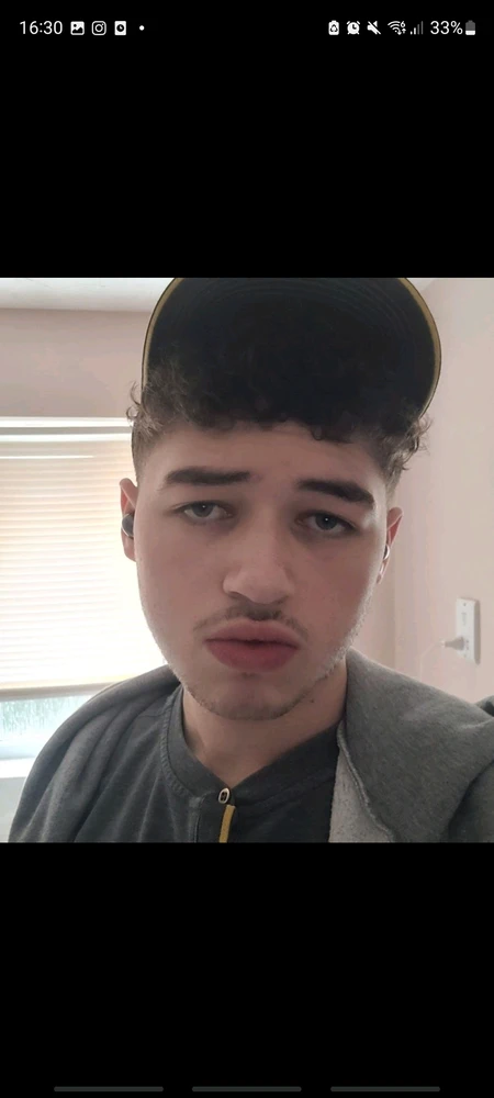 Lightskin stare in full effect 