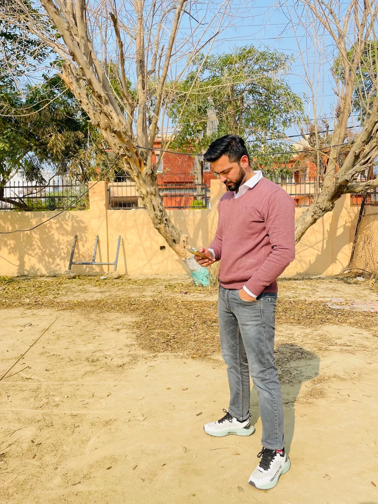 Duab xa los ntawm Rajat kakkar