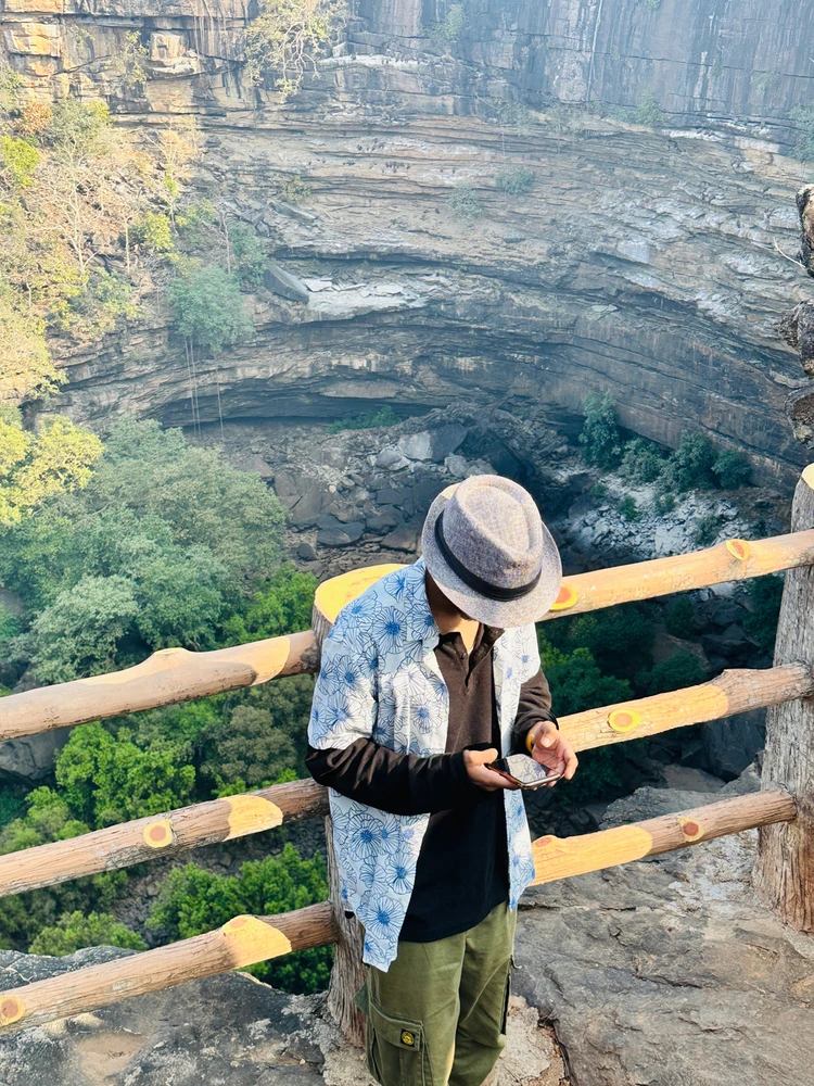 If u are exploring all over the world so wht u gonna be do using yur phone or put yur phone into yur pocket..?