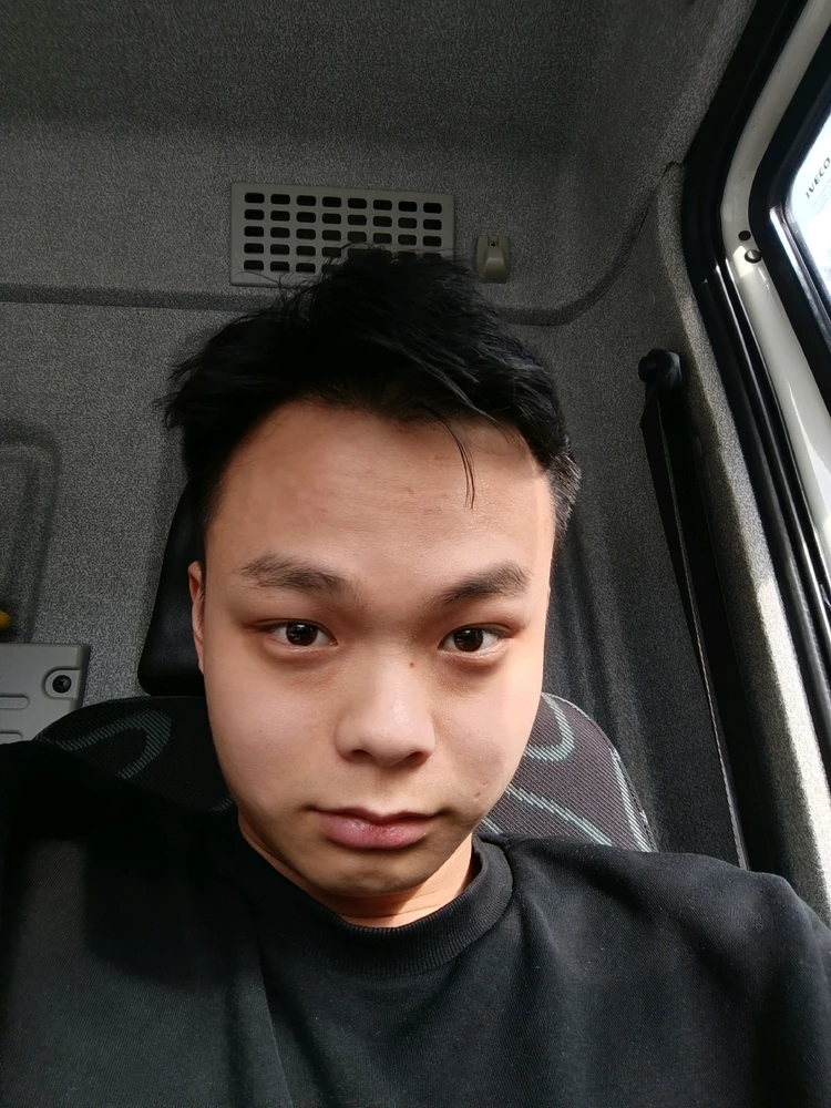 E thấy gì trong ánh mắt kẻ thiếu ngủ