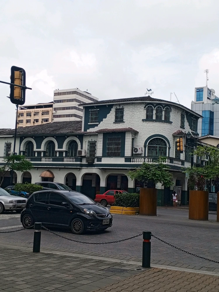 My city Guayaquil is in my country Ecuador 