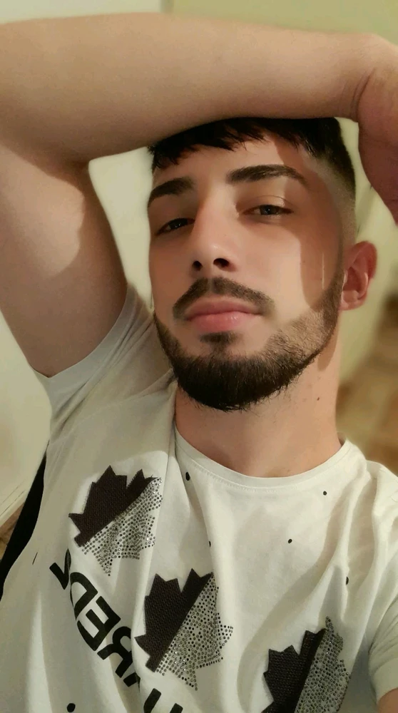 Imagine încărcată de Azad