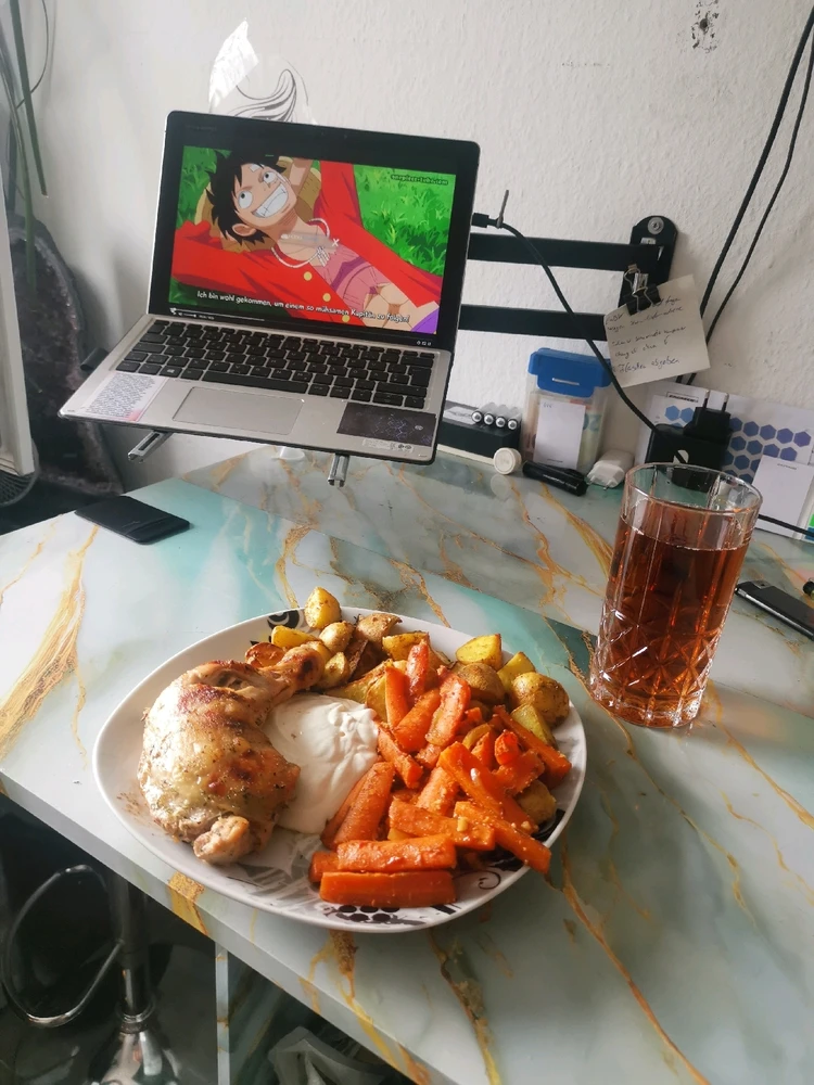 So essen ist gerichtet und anime startet auch 💪
