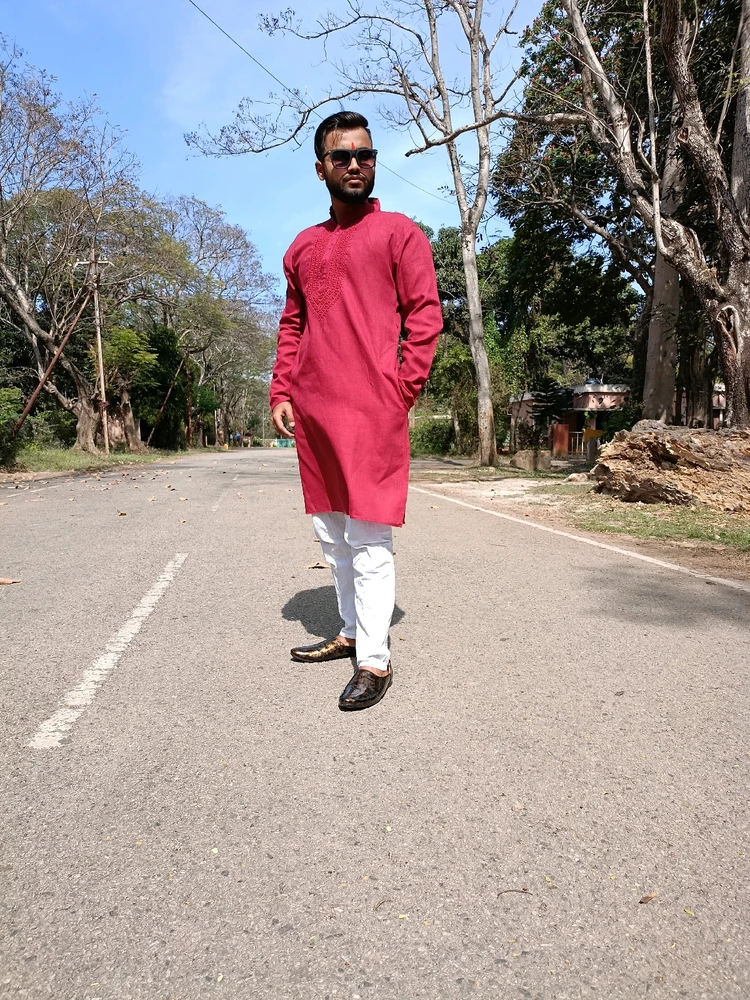 I-upload ni Dhruv ang larawan
