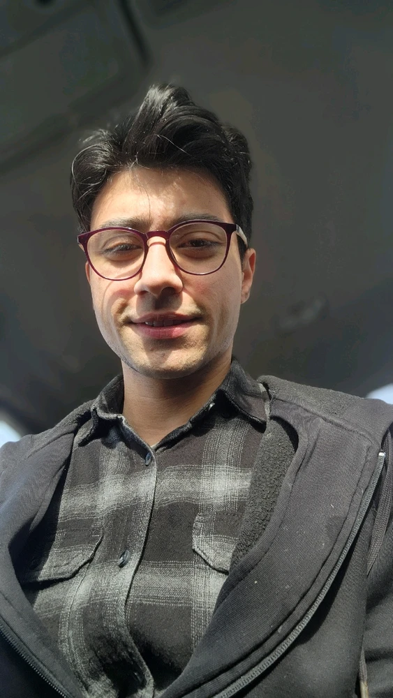 nice everyone ,
my name is Rashid 
and I looking for new friendship life 