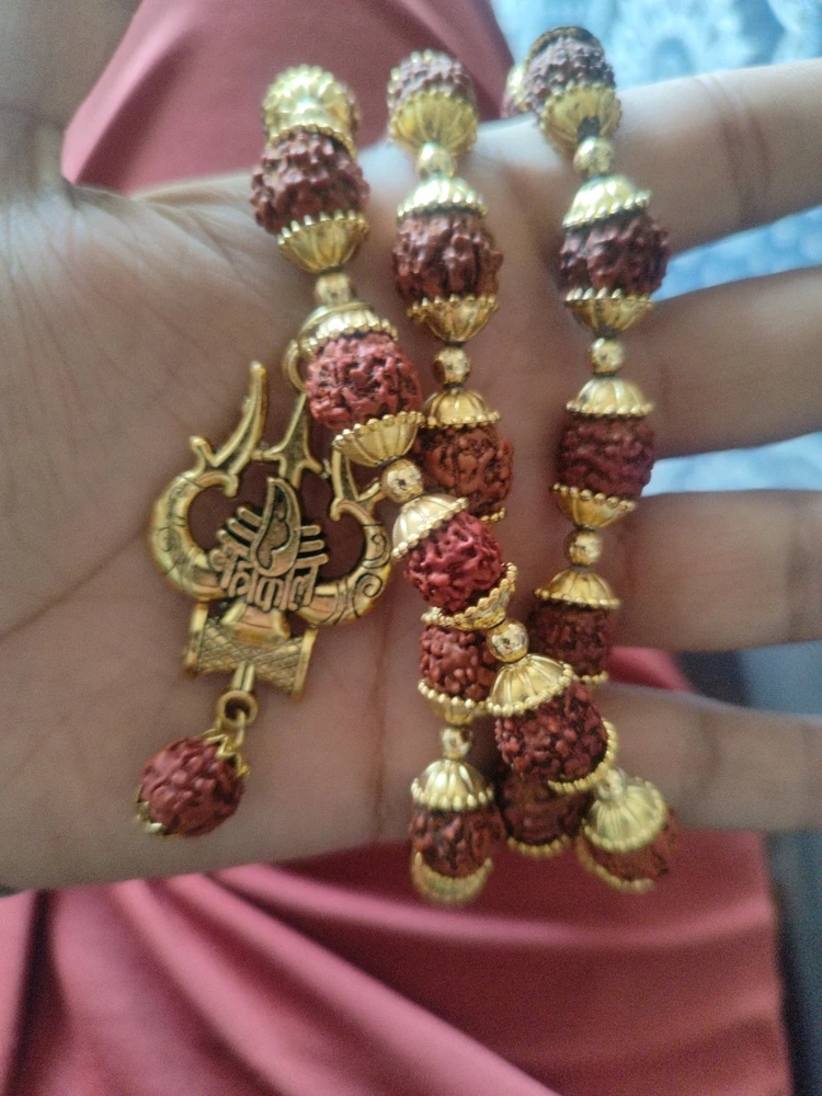 Manthan attar(e)k igotako irudia