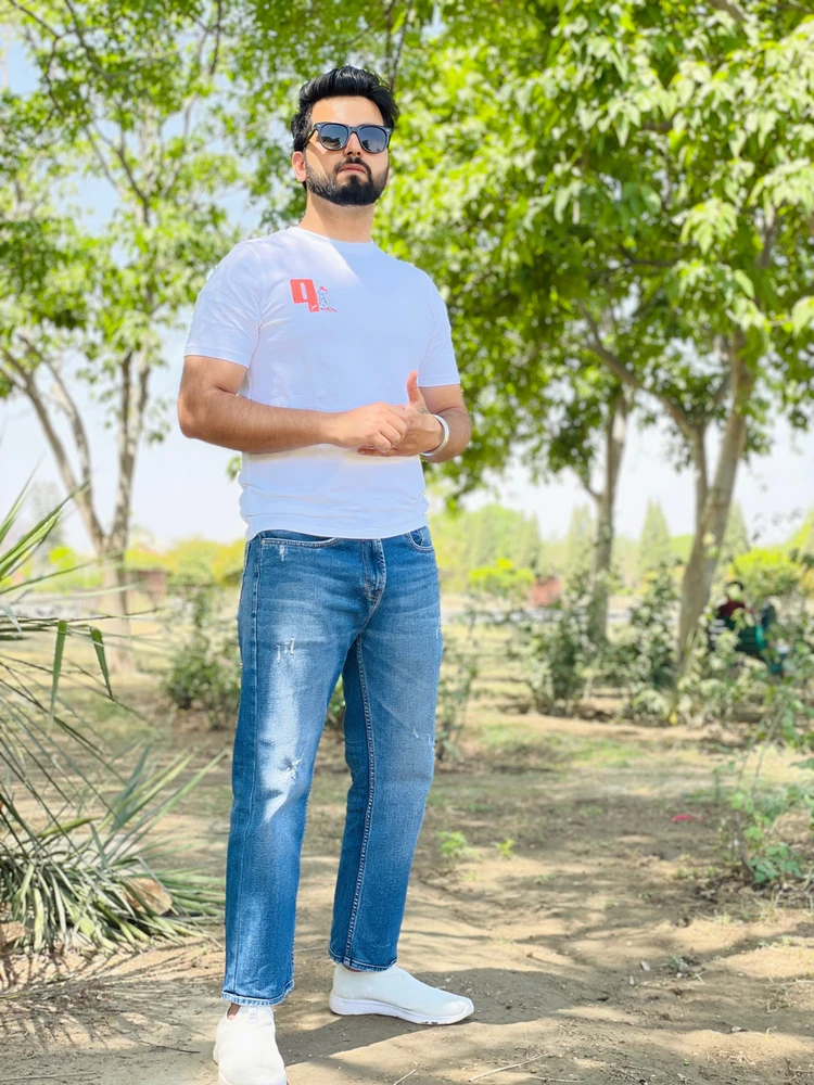 I-upload ni Rajat kakkar ang larawan