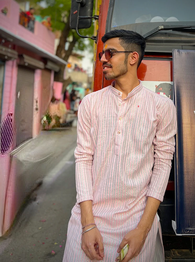 Gi-upload ni Vishal Chandnani ang hulagway