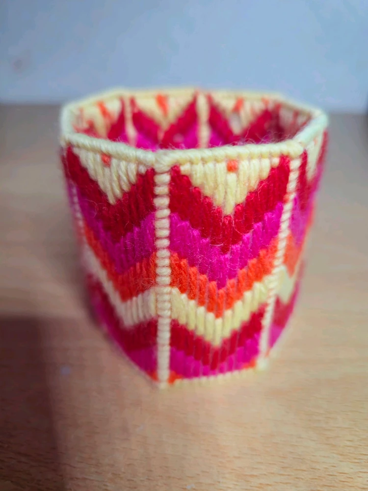 This was so fun & simple to create! I'm thinking next time I'll resize it to form a braclet/bangle! Srry, Plant is missing 😅