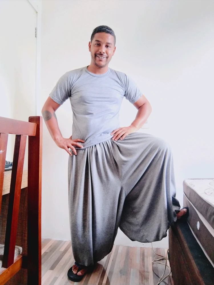 Aquela foto todo hippie em casa igual o aladdin 