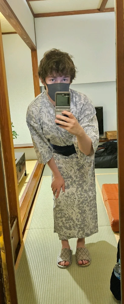 Selfie image of me wearing a yukata. I'm bent at the hip slightly to fit in the mirror, one hand on my leg. 