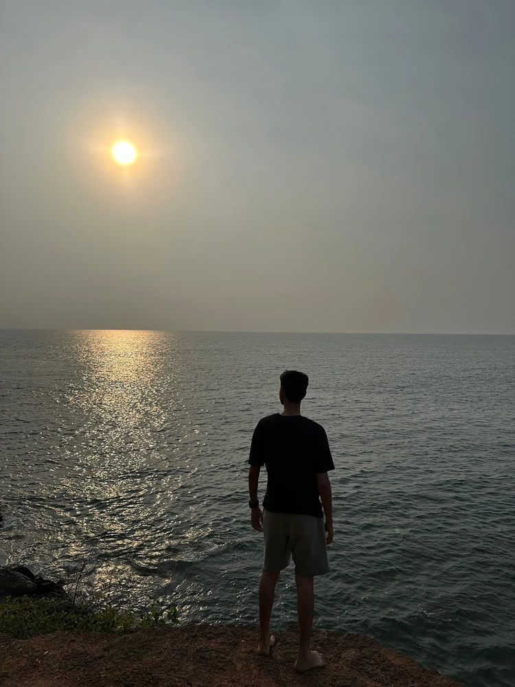 Looking at sun for no reqson just hoping that each and everything will be good for sure. Thinking for………