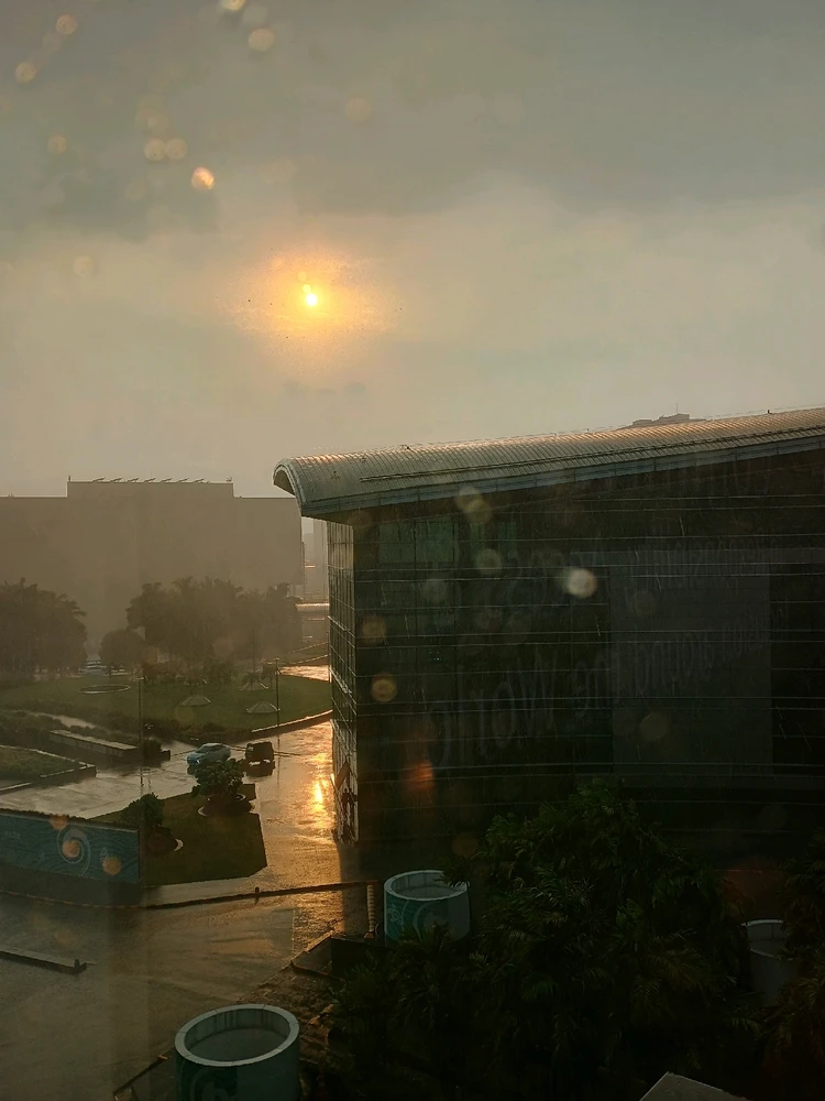 Convectional rain clouds in Pune making sun look like it's a light bulb