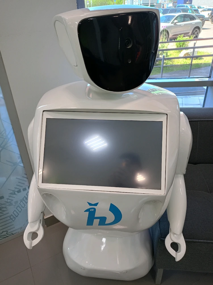 Что это? Робот-телевизор?
Типа теперь больше не надо его смотреть, робот сам за тебя его смотрит?