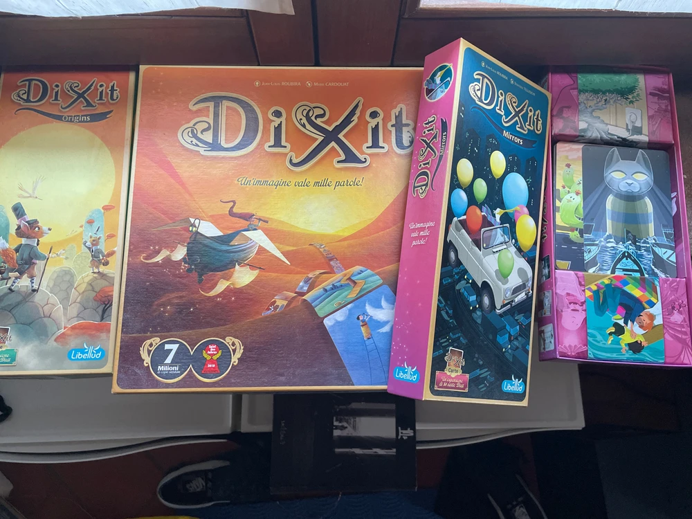 Gioco da tavolo di carte DIXIT e scatole di espansione