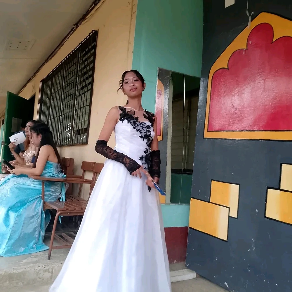 I-upload ni Nicole ang larawan