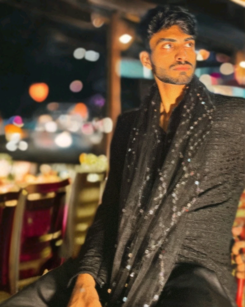 I-upload ni Sidharth ang larawan