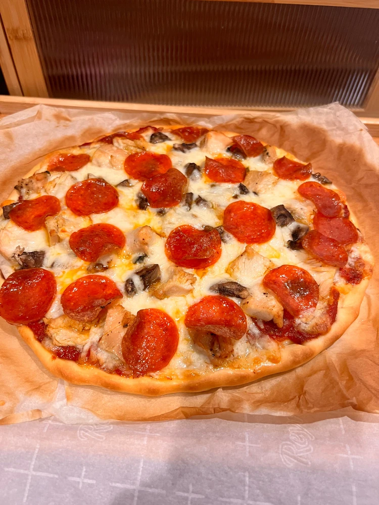 Pizza, and I made it! ☺️it’s a chicken pepperoni and mushroom pizza 🐓🍄🍕