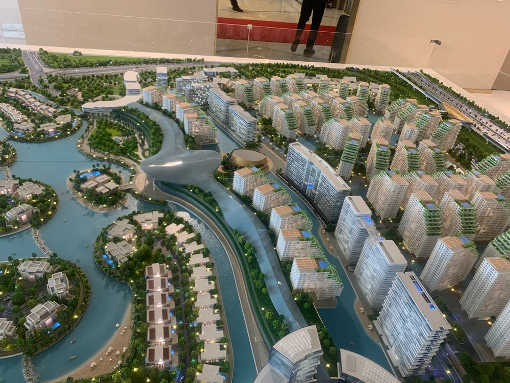 Azizi Venice is a luxurious real estate development located in Dubai, offering a blend of contemporary architecture 