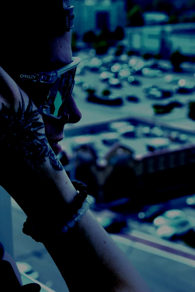 Blue Oakley swagger