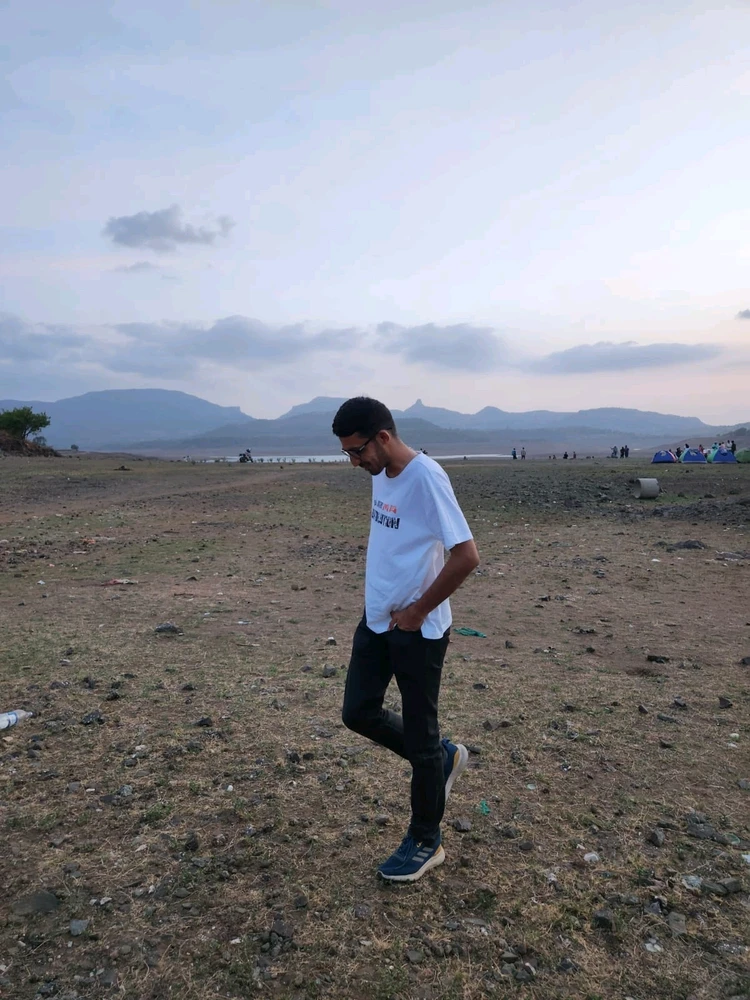 Jay દ્વારા અપલોડ કરેલી છબી