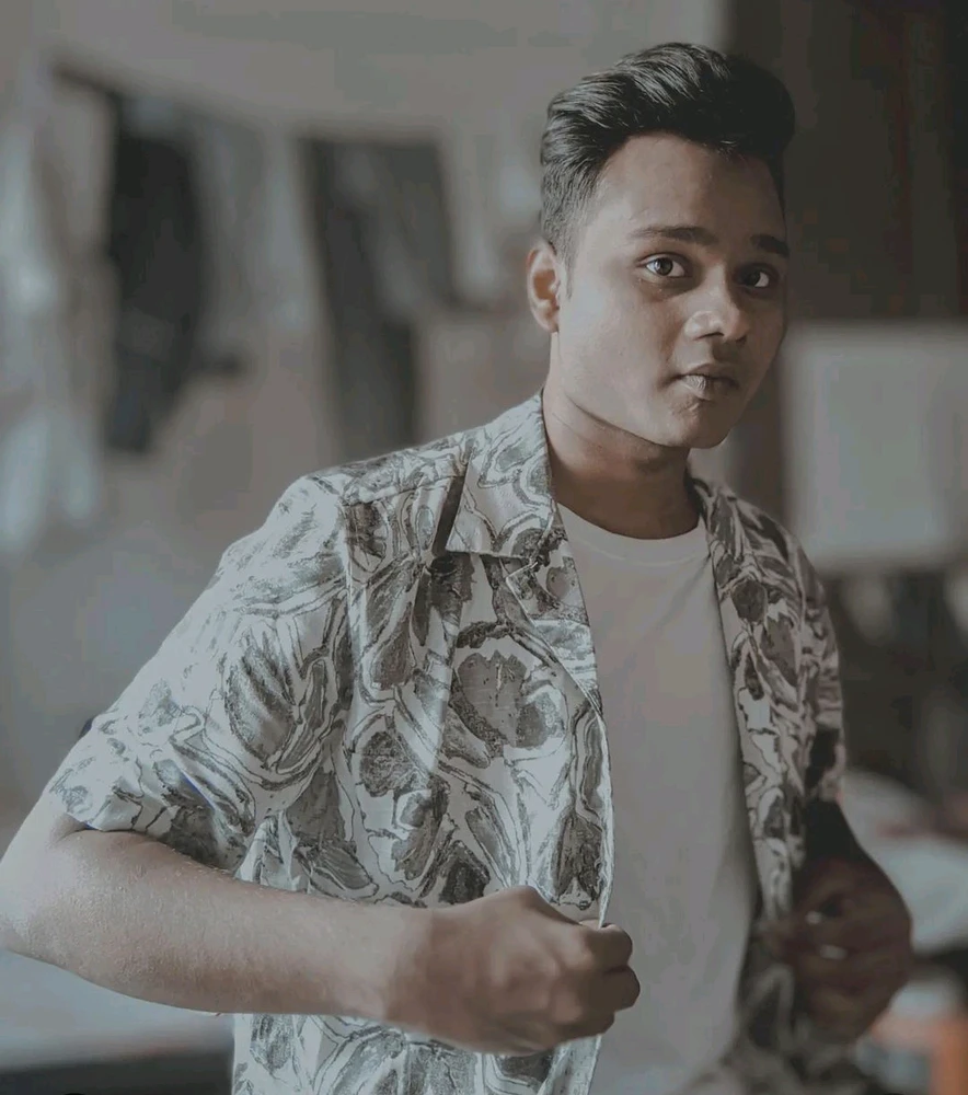 Embrace a style that speaks volumes without uttering a word. A well-fitted clothes with positive attitude has its own glow ✨