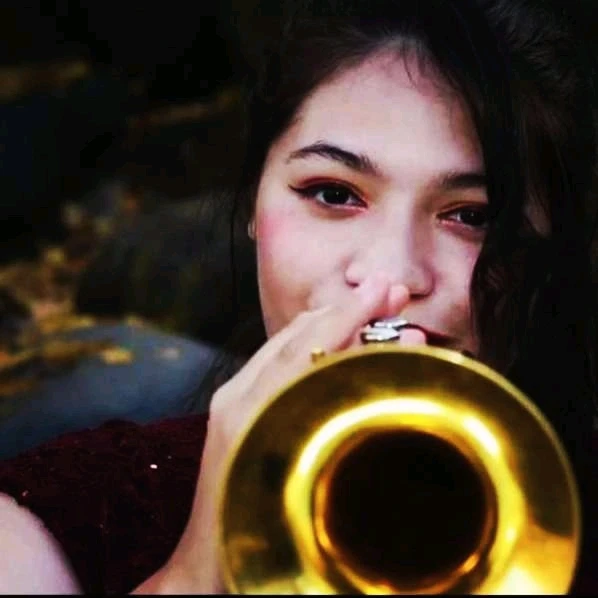 I-upload ni Angel ang larawan