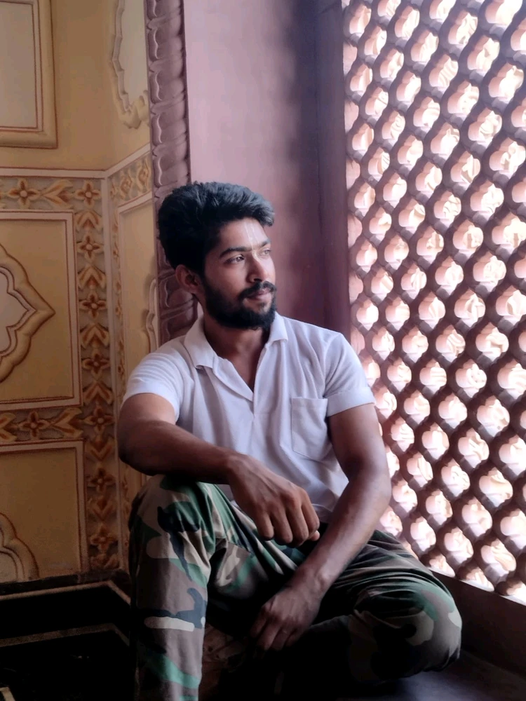 Duab xa los ntawm Rohit devgan
