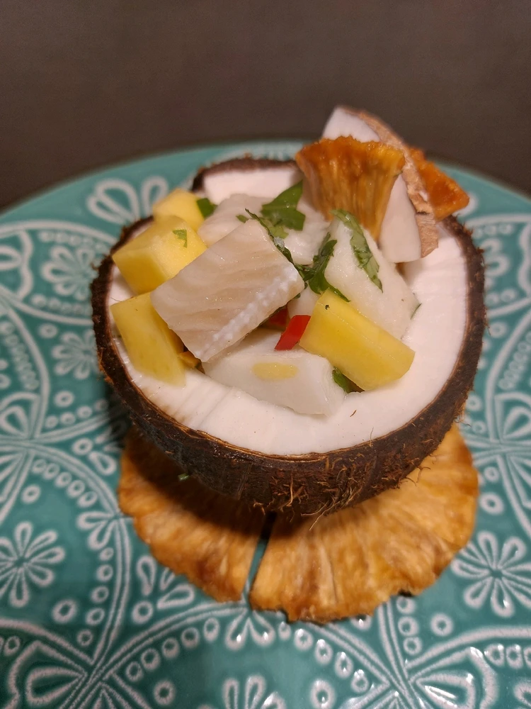 Ceviche z halibuta, mango, kokos.voda, koriandr... 