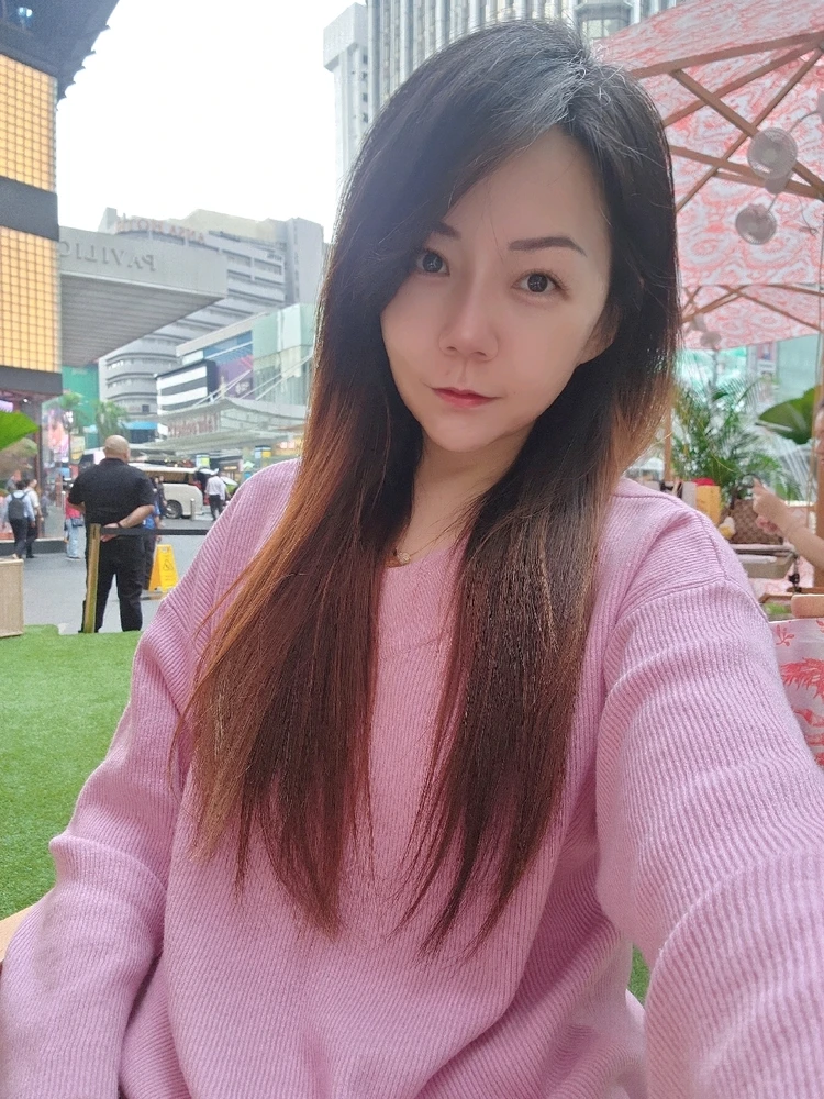I-upload ni Katharine ang larawan
