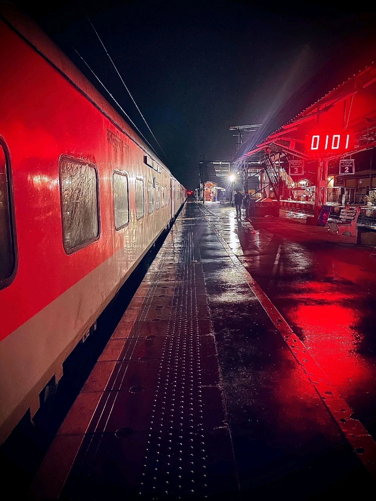 Image of the train station at night