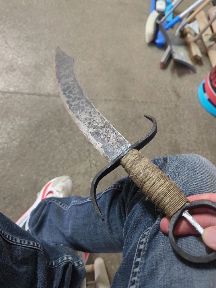 Machette forgé avec l'aide de la forge du lys