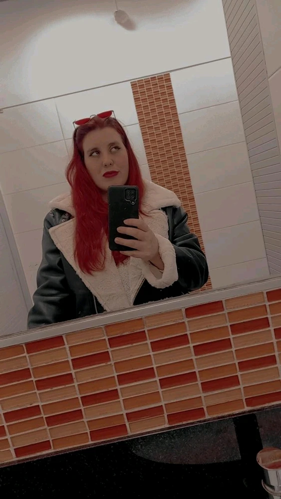 Soy dos pesces nadando en direcciones contrarias. Asi de resumido....