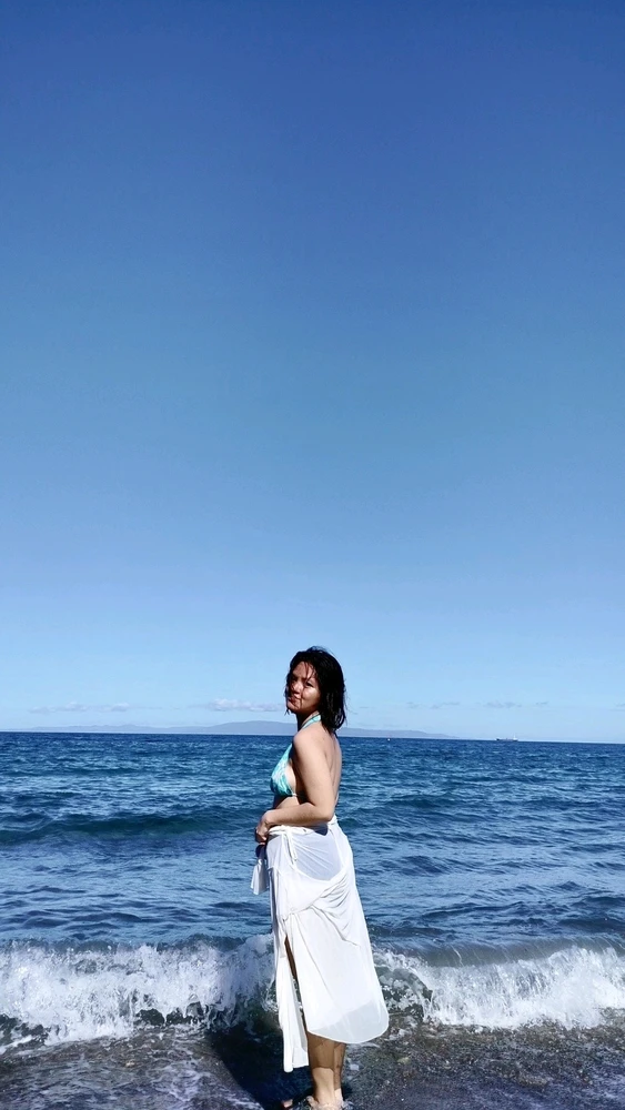 I-upload ni Adel ang larawan