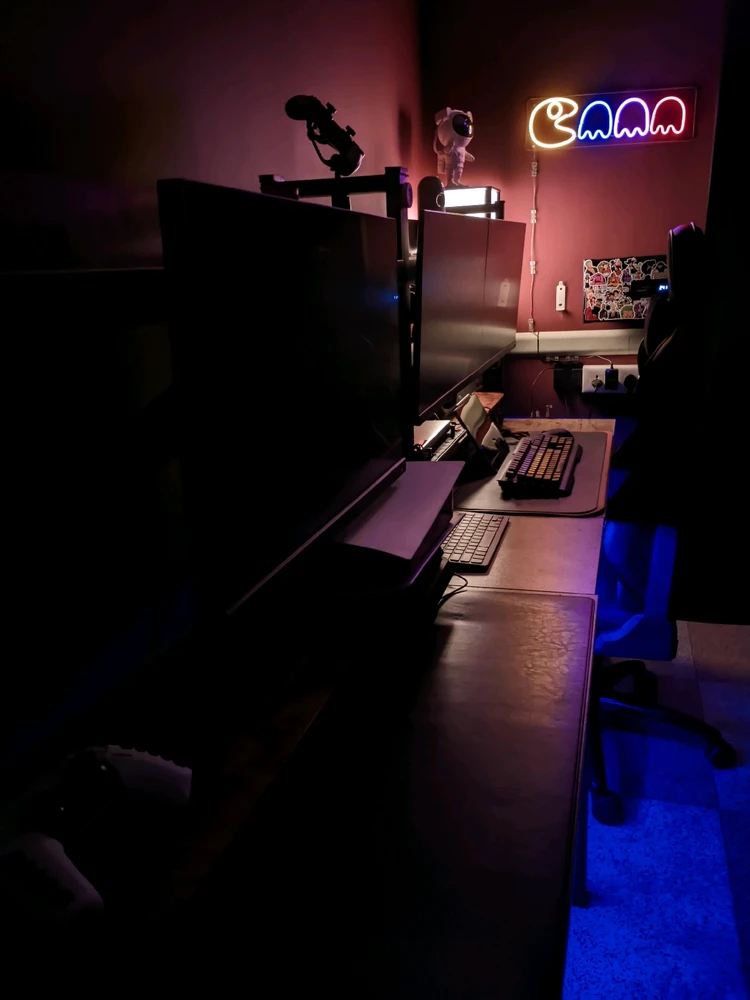 Work & Gaming Setup, Minimalist, Moody Effect