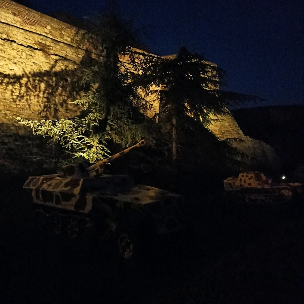 Immaġni mtellgħa minn Marko