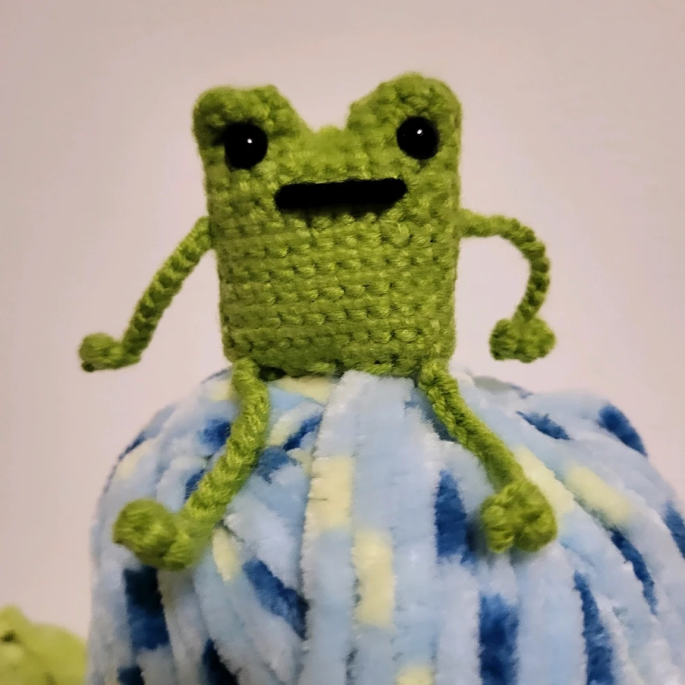 Froggy crochet keychain