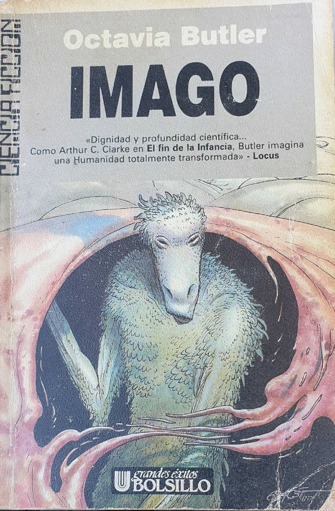 Es la portada de un libro de ciencia ficción, "Imago", de Octavia Butler. Se ve un alienígena.