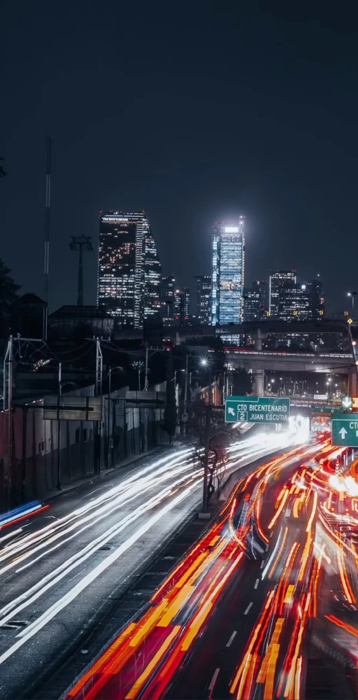 Compartir musica y hablar con otras personas 

Foto nocturna 