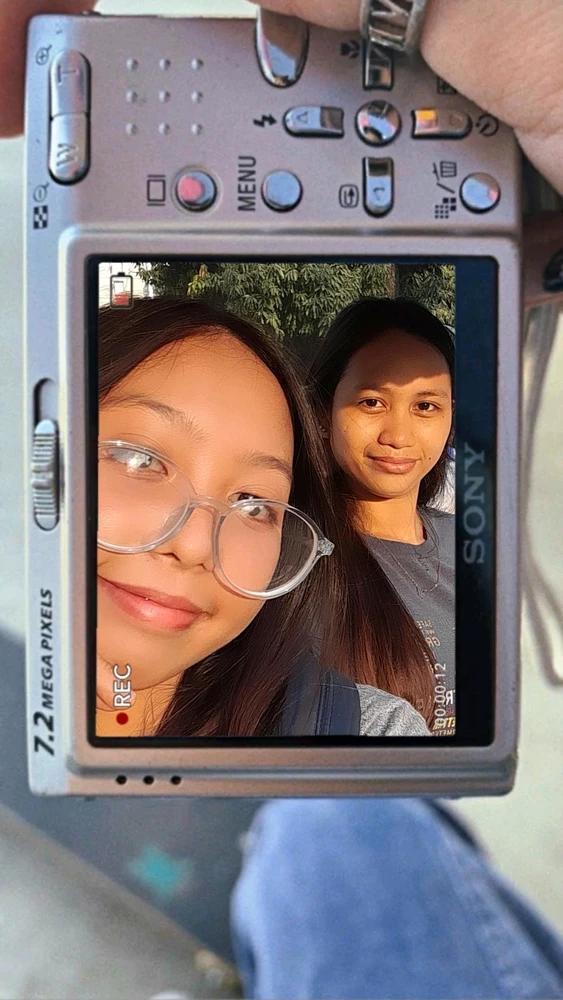 I-upload ni Shanley ang larawan